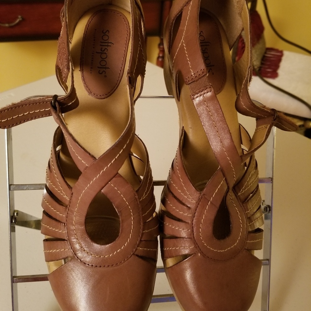 Casual shoes